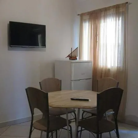 'by The Sea' Apartment