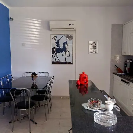 Apartment By The Sea *