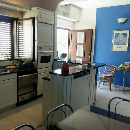 Apartment By The Sea *